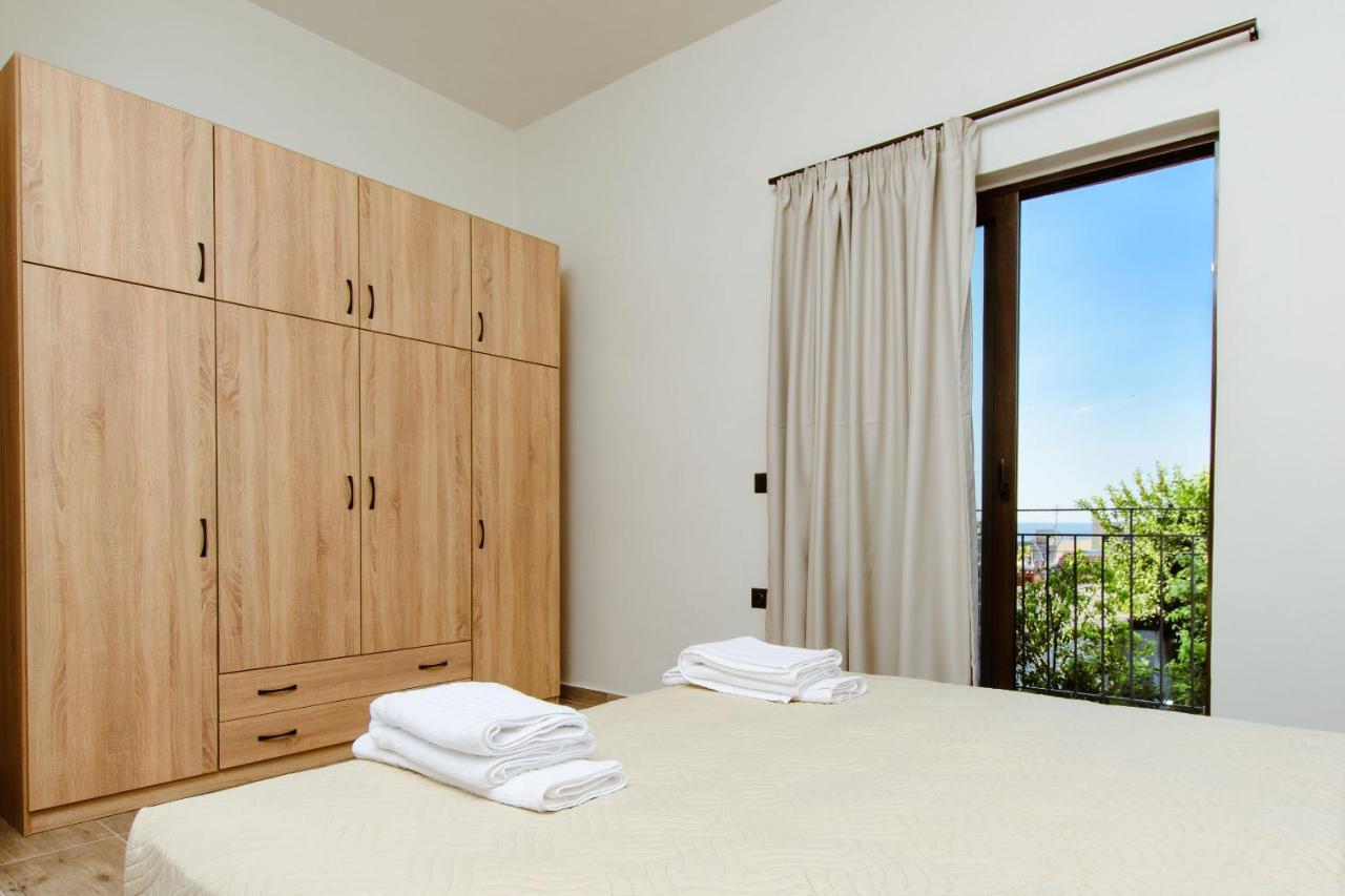 Krinis Houses Next The Old Harbour Chrissi Akti Chania Exterior foto